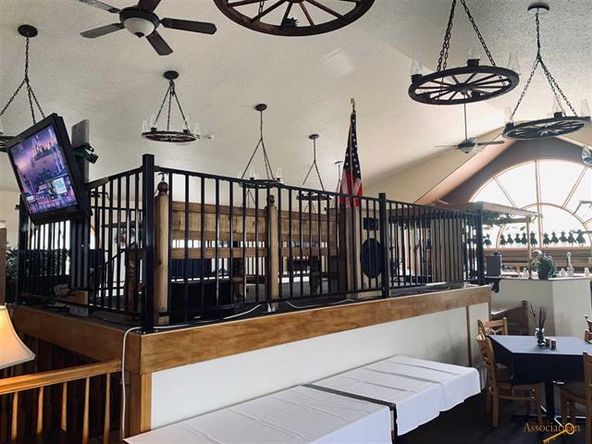 Wooley's Grill & Cellar: 1648 Highway 18 Byp, Hot Springs, SD 57747